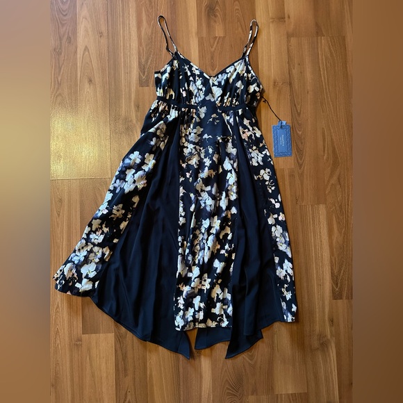 Simply Vera Vera Wang Dresses & Skirts - NWT Simply Vera VERA WANG floral FL Rain A Dress size XS